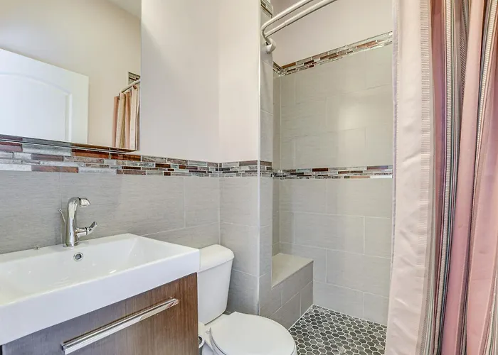 Spacious Condo W/ Deck ~ 3 Mi To Downtown Chicago! Апартаменты *