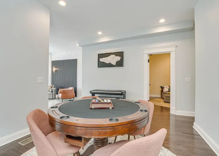 Апартаменты Spacious Condo W/ Deck ~ 3 Mi To Downtown Chicago!