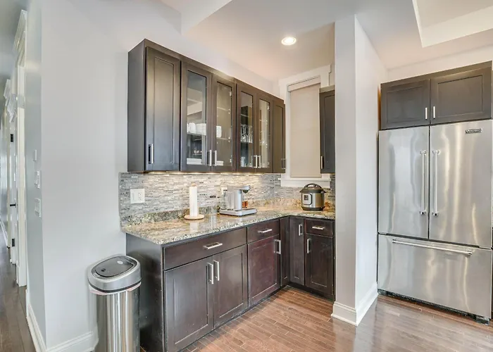 Spacious Condo W/ Deck ~ 3 Mi To Downtown Chicago! Чикаго