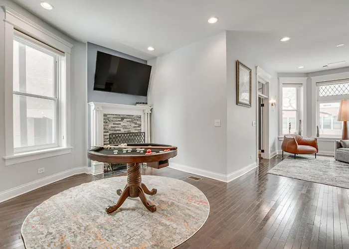 Spacious Condo W/ Deck ~ 3 Mi To Downtown Chicago! Апартаменты
