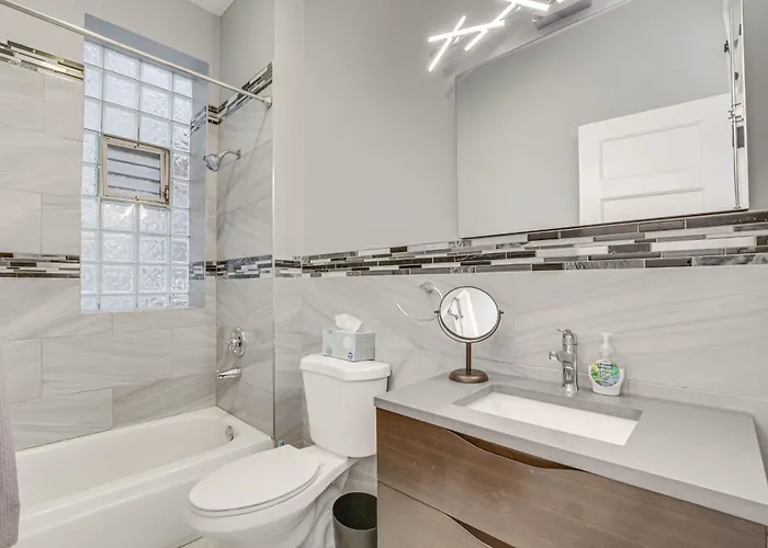 Апартаменты Spacious Condo W/ Deck ~ 3 Mi To Downtown Chicago! Чикаго
