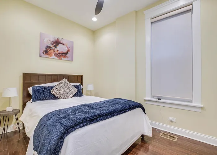 Апартаменты Spacious Condo W/ Deck ~ 3 Mi To Downtown Chicago!