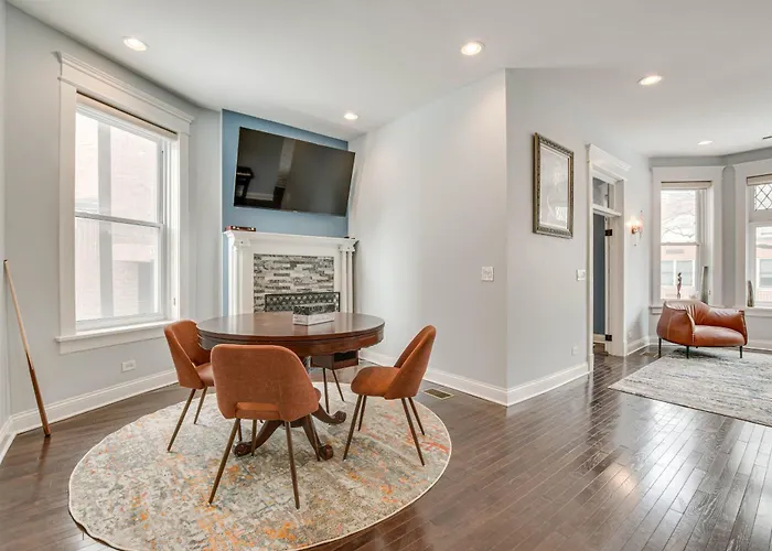 Spacious Condo W/ Deck ~ 3 Mi To Downtown Chicago! Чикаго